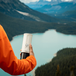 Outin Nano (Pearl White) - Reisekaffeemaschine